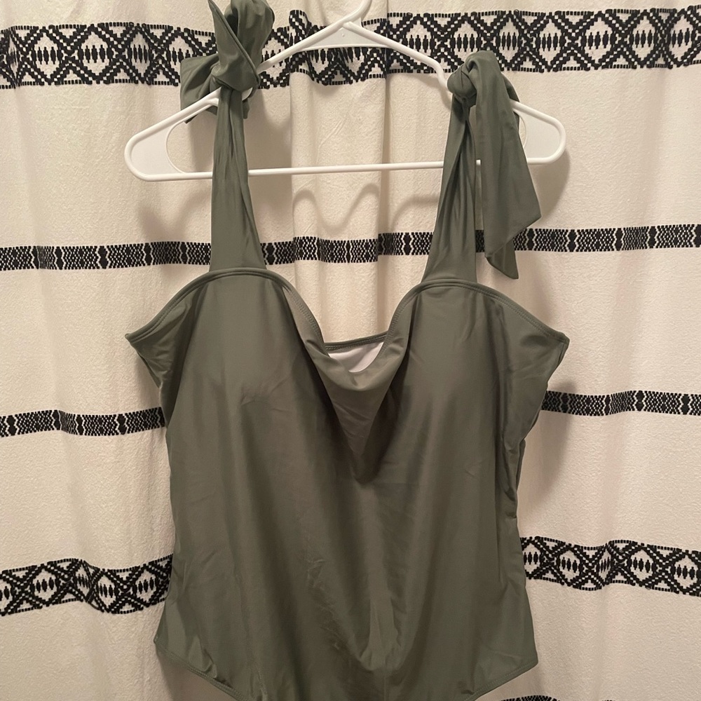 New without tags plus size one piece swim suit SHEIN 4X